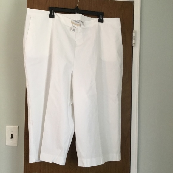 Alfred Dunner Women’s White Capris Size 24W - Picture 2 of 3